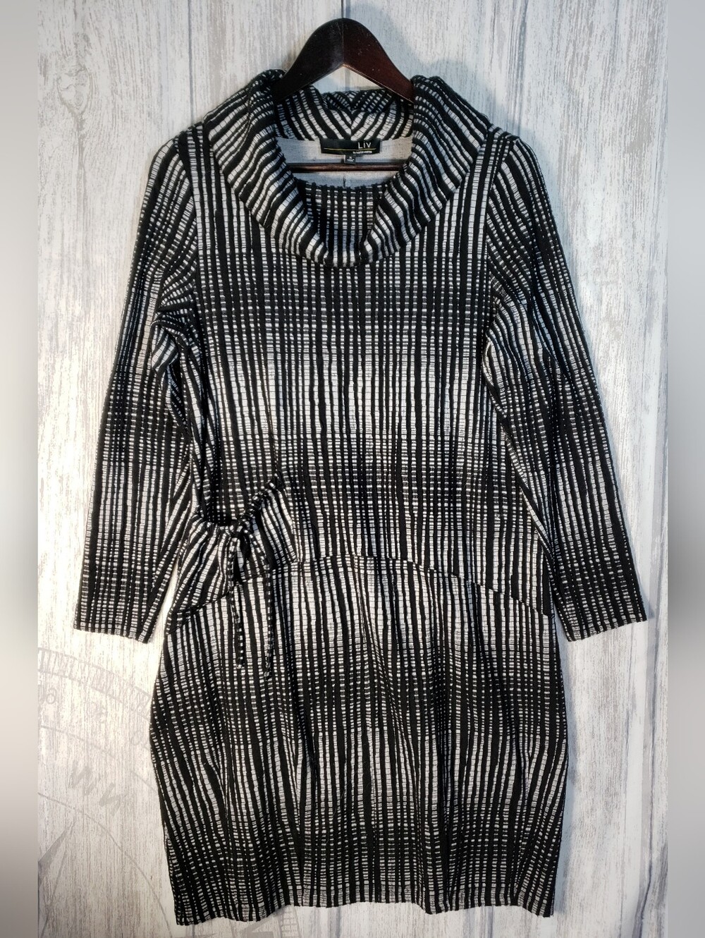Liv by Habitat Black & White Knit Tunic Top Pullover Pocket Lagenlook Size S